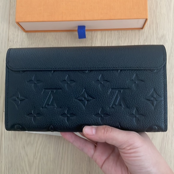 Louis Vuitton leather wallet - Picture 6 of 7